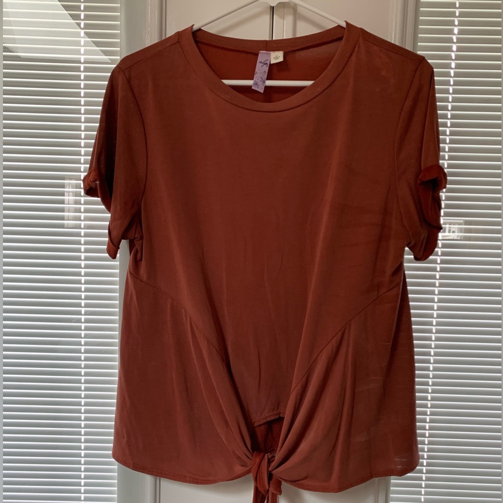 Women’s Alya Rust Short Sleeve Tie-Front Tee